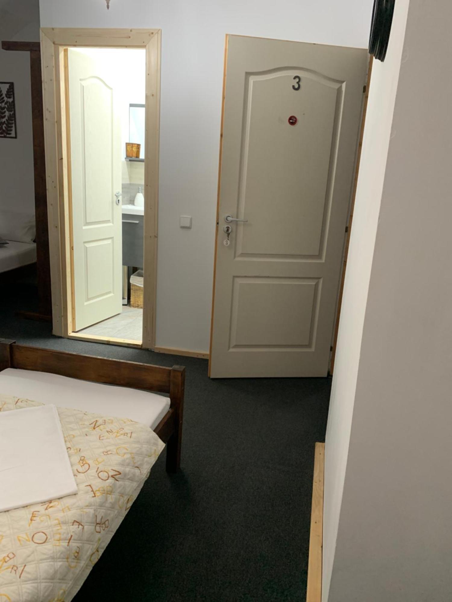 Casa Trandafirilor Hotel ทูลเซีย ภายนอก รูปภาพ